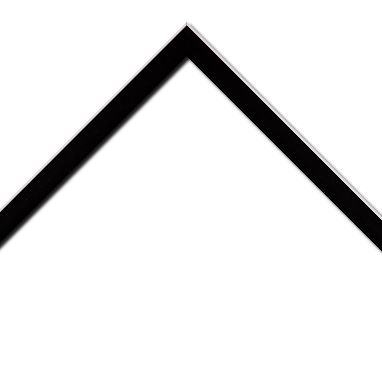 Baguette bois profil arrondi en pente plongeant largeur 2.4cm couleur noir satiné,veine du bois  apparent (pin) , angle du cadre extérieur filet argent chromé