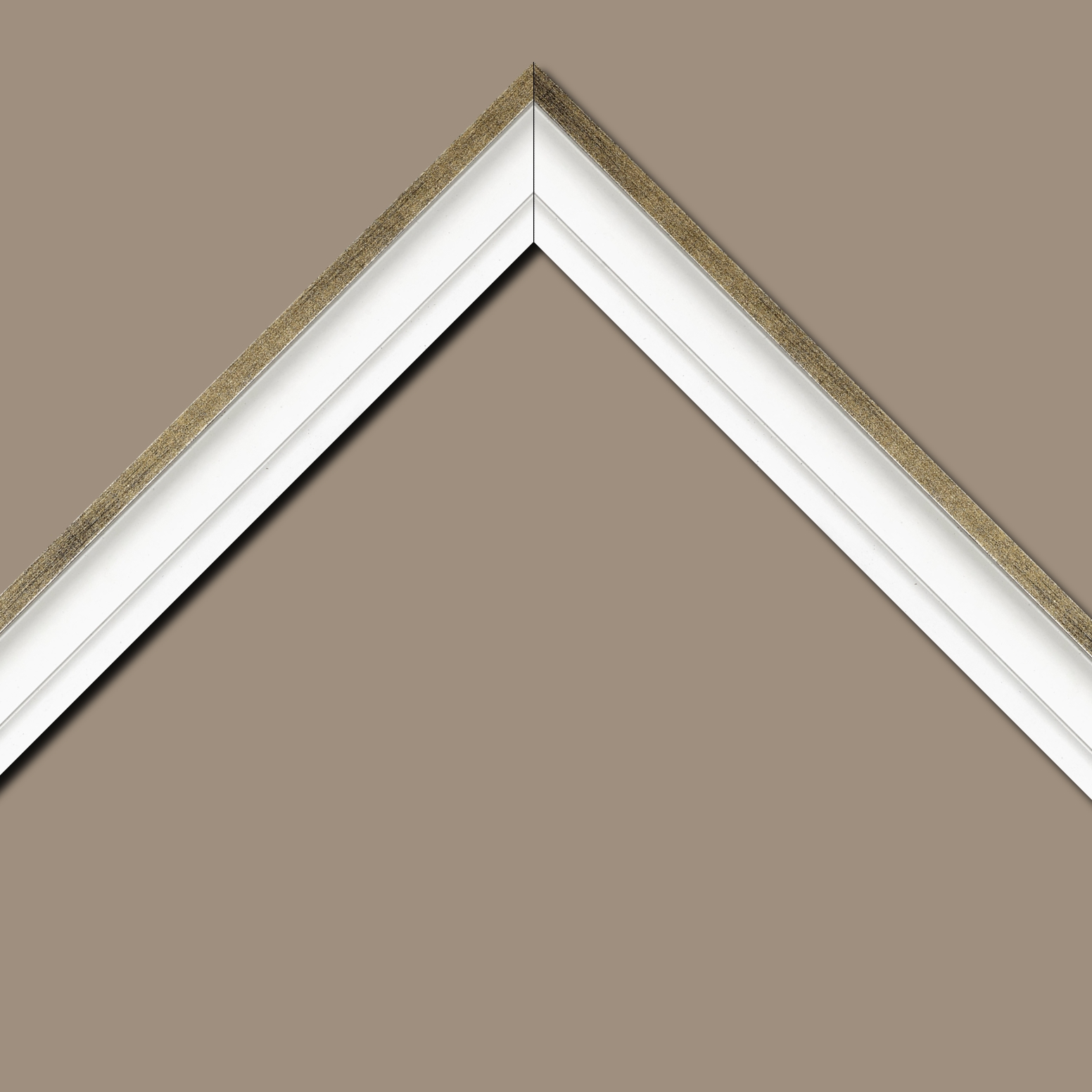 Baguette bois caisse américaine profil escalier largeur 4.4cm blanc mat filet or (spécialement conçu pour les châssis d'une épaisseur jusqu’à 2.5cm )