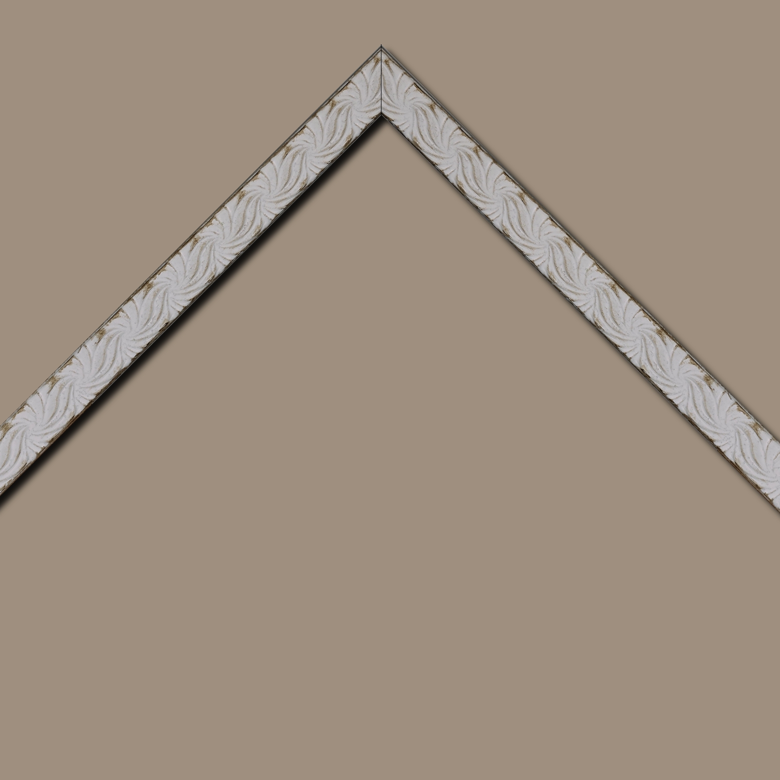 Baguette bois profil plat largeur 2.4cm couleur blanchie frotté décor frise en relief