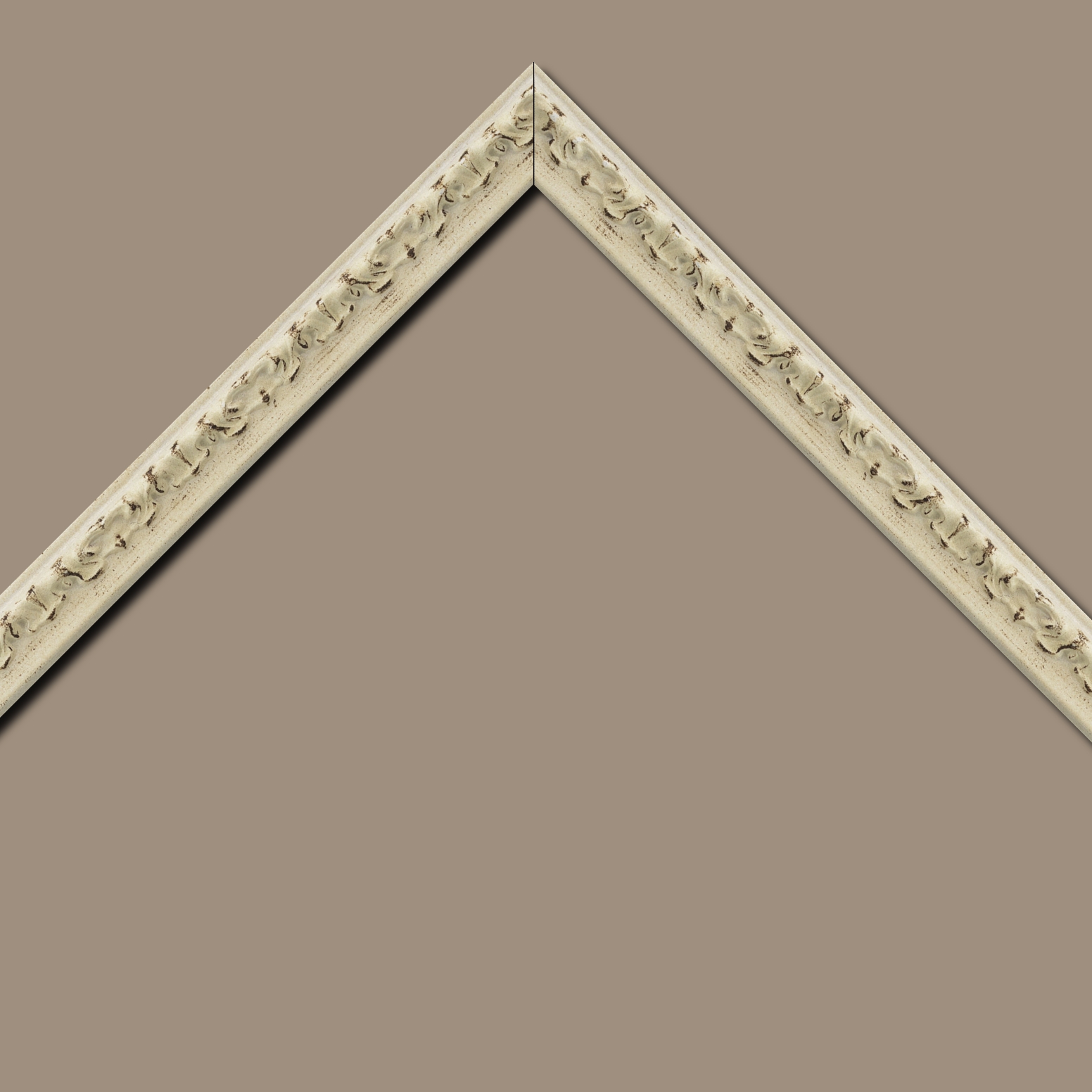 Baguette bois profil incurvé largeur 3cm blanchie finition antiquaire