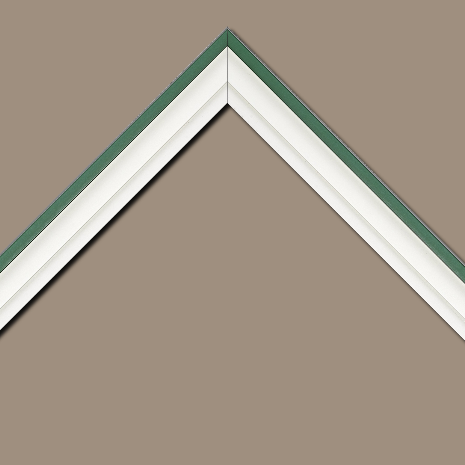 Baguette bois caisse américaine profil escalier largeur 4.4cm blanc mat filet vert (spécialement conçu pour les châssis d'une épaisseur jusqu’à 2.5cm )