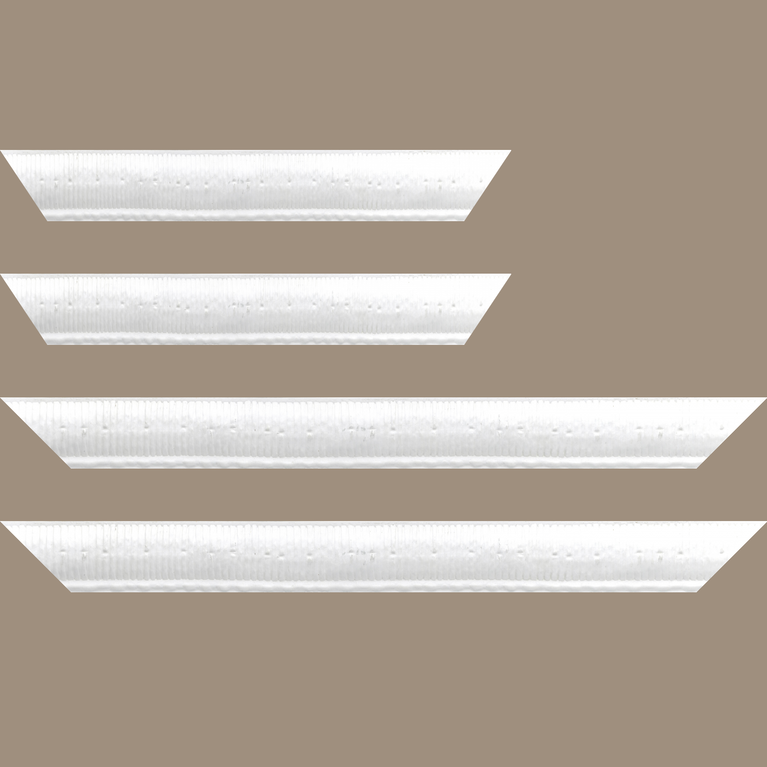 Baguette bois profil arrondi largeur 4.8cm couleur blanc satiné décor bambou - 33x95