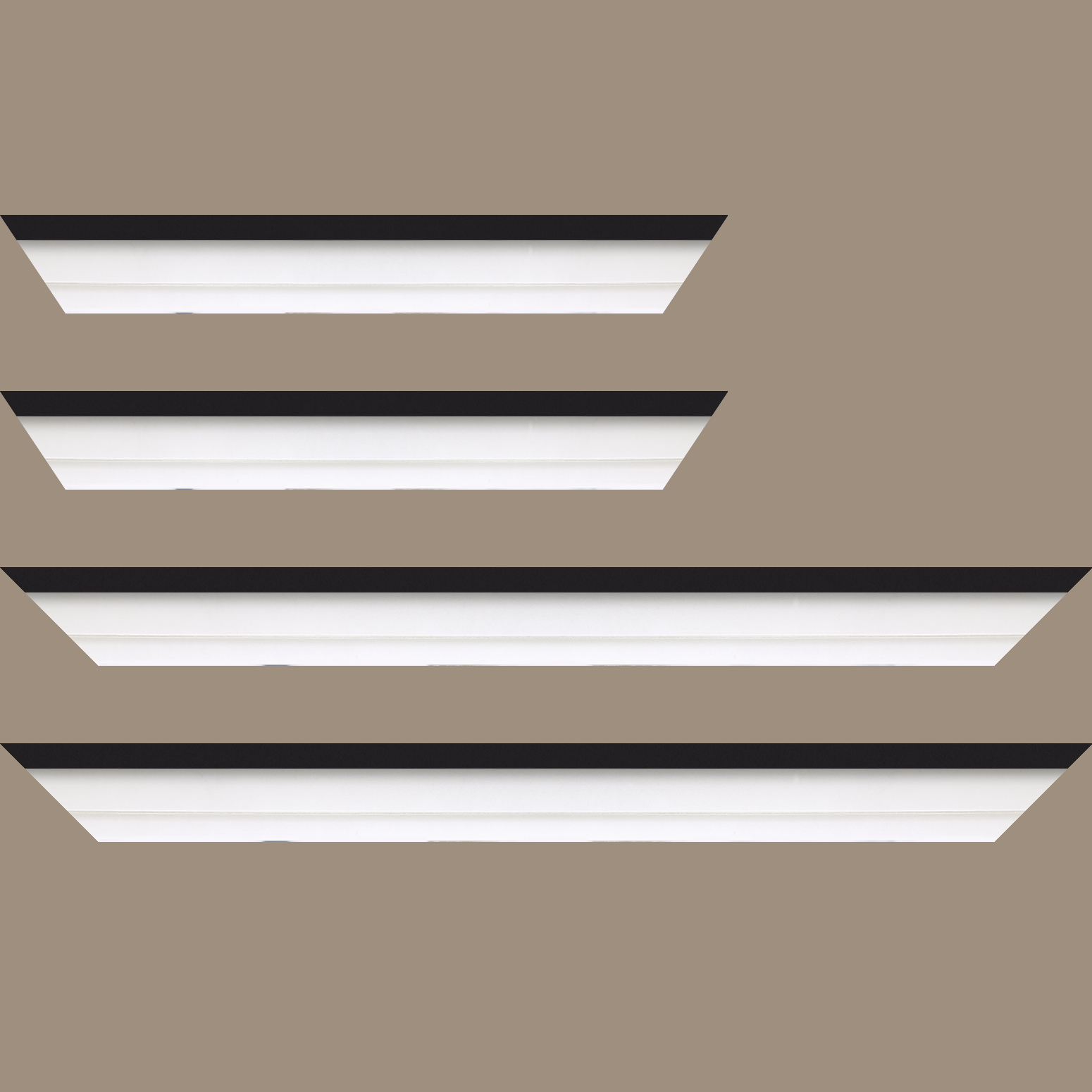 Baguette bois caisse américaine profil escalier largeur 4.4cm blanc mat filet noir (spécialement conçu pour les châssis d'une épaisseur jusqu’à 2.5cm ) - 52x150