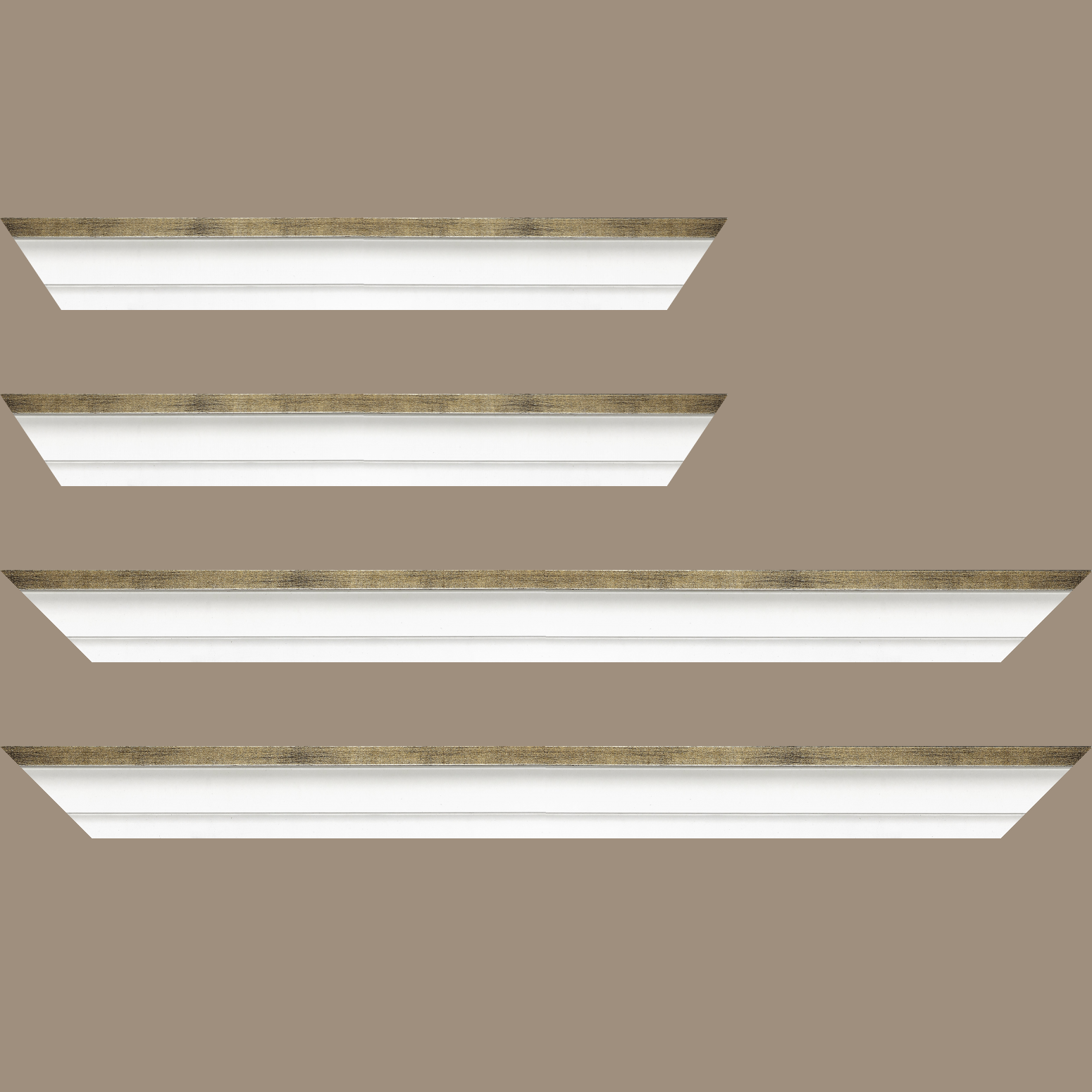 Baguette bois caisse américaine profil escalier largeur 4.4cm blanc mat filet or (spécialement conçu pour les châssis d'une épaisseur jusqu’à 2.5cm ) - 52x150