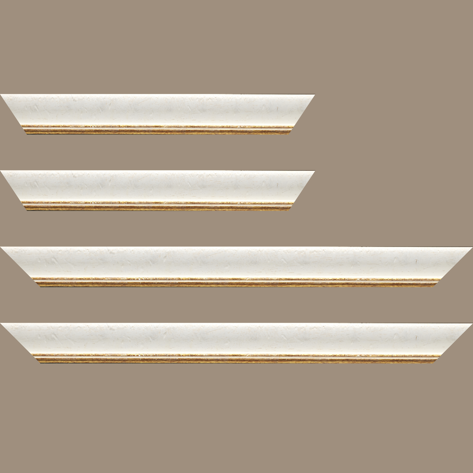 Baguette bois profil incurvé largeur 4.2cm couleur blanchie antique filet or