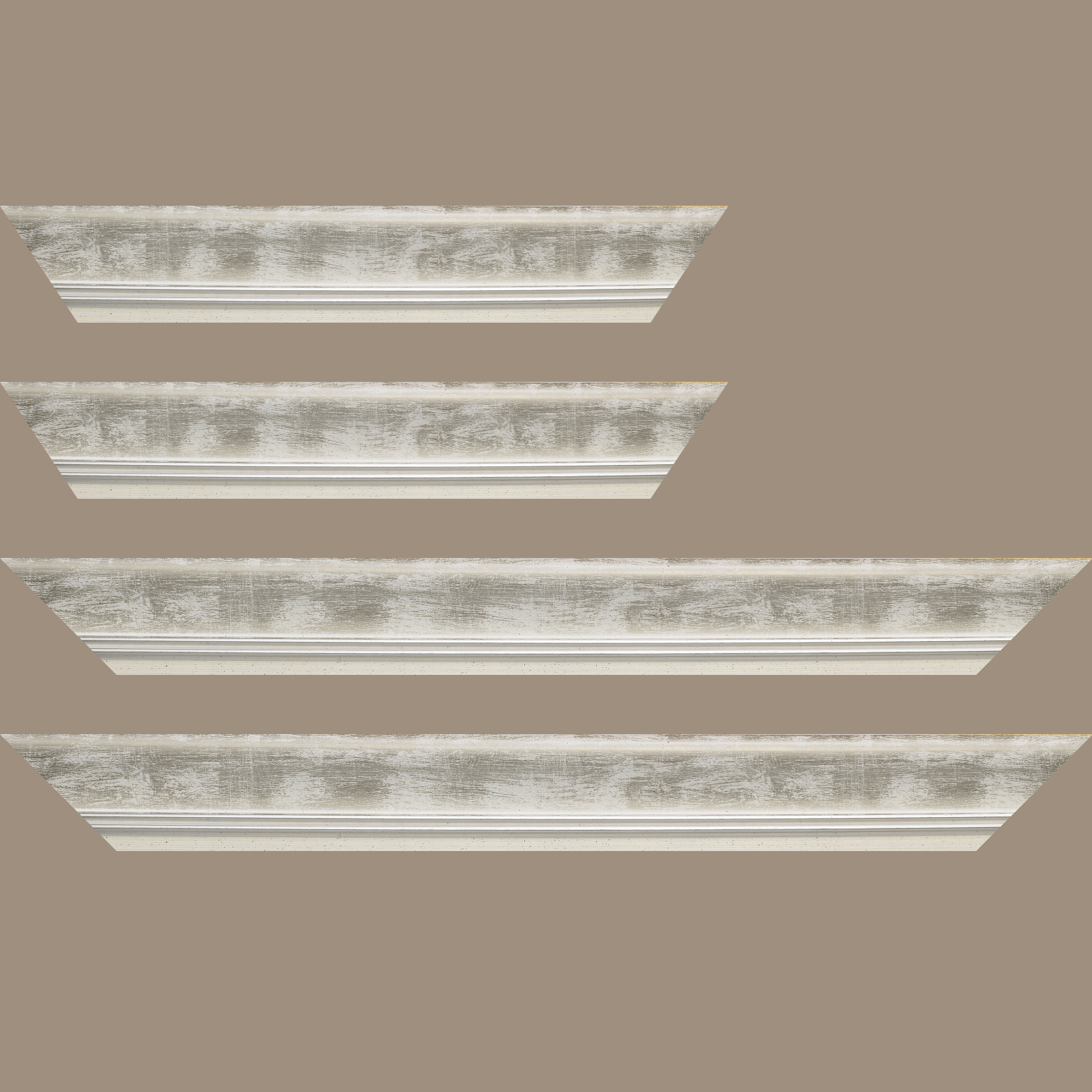 Baguette bois profil incurvé largeur 5.7cm de couleur blanc fond argent marie louise blanche mouchetée filet argent intégré
