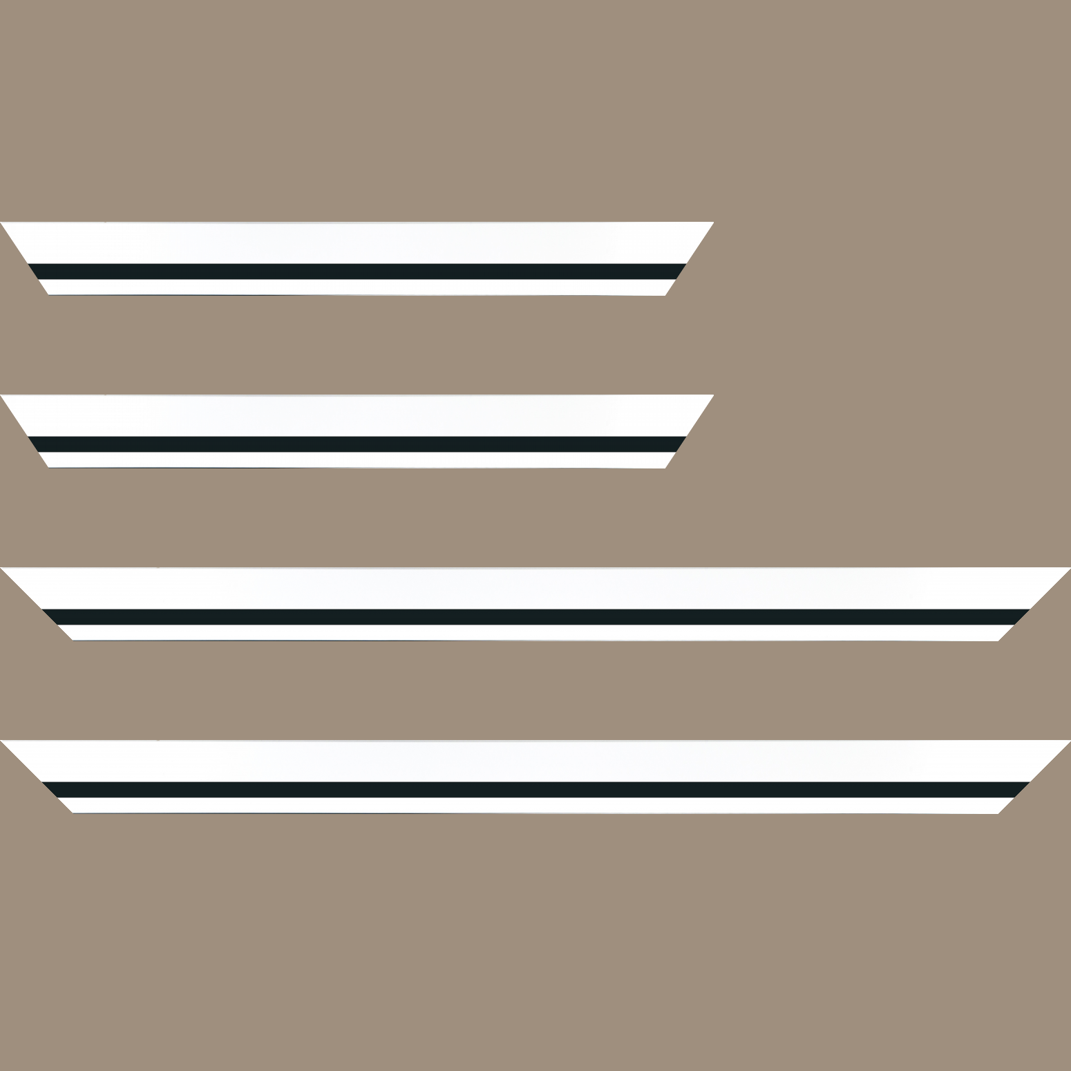 Baguette bois profil pente largeur 4.5cm de couleur blanc mat filet noir