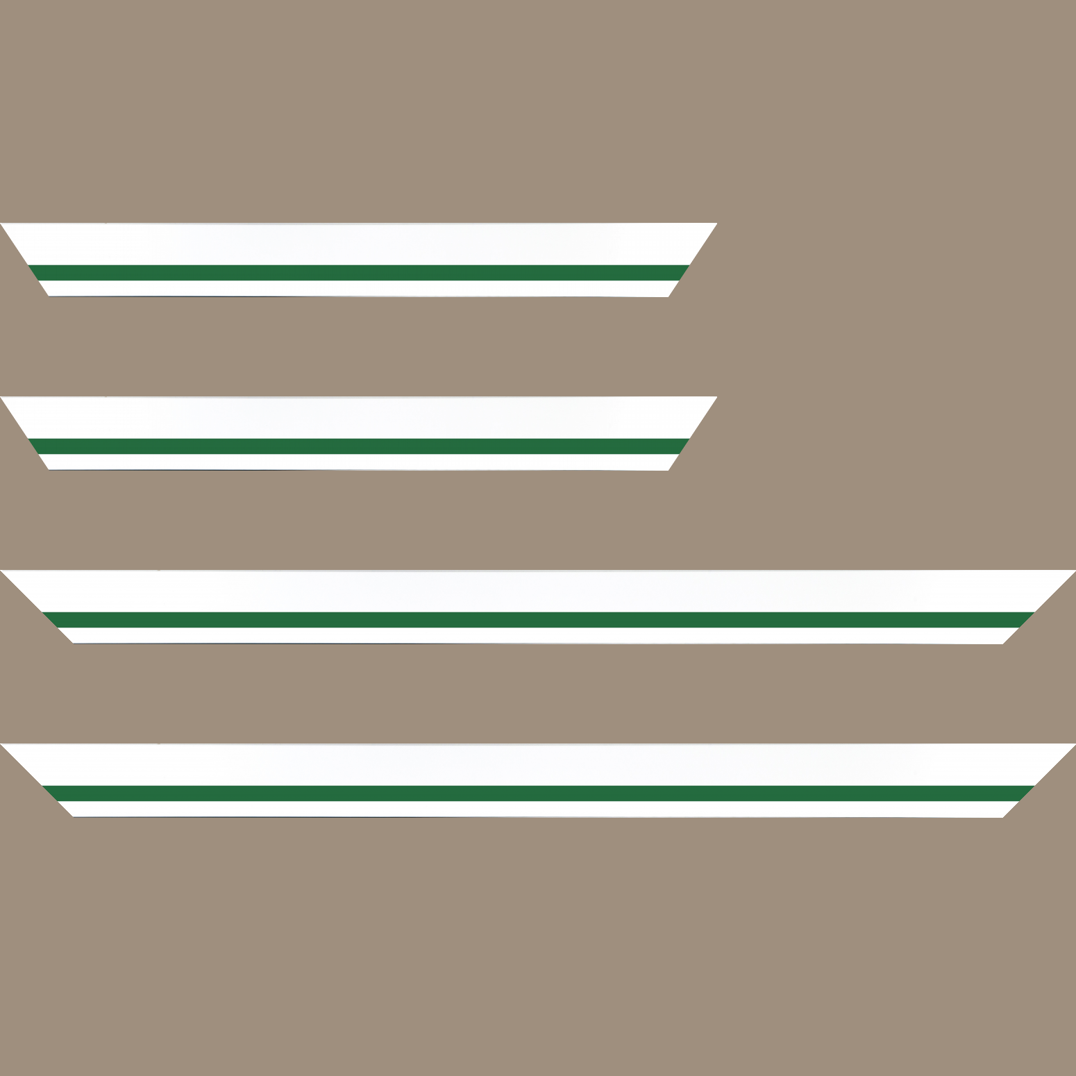 Baguette bois profil pente largeur 4.5cm de couleur blanc mat filet vert