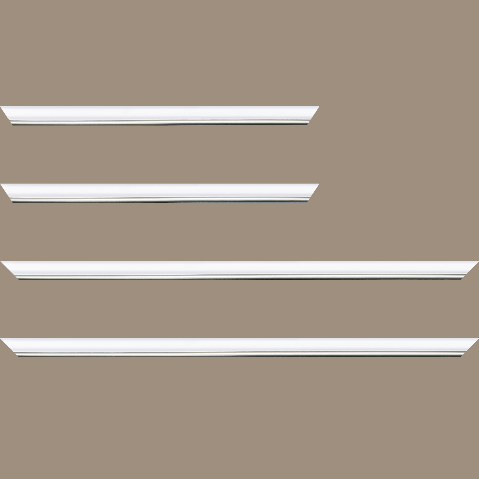 Baguette bois profil arrondi largeur 2.1cm couleur blanc mat filet argent