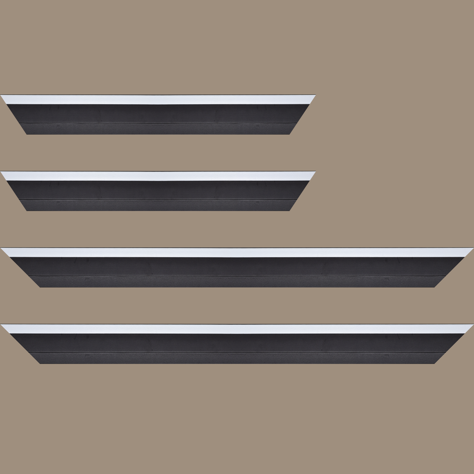 Baguette bois caisse américaine profil escalier largeur 4.4cm noir mat filet blanc (spécialement conçu pour les châssis d'une épaisseur jusqu’à 2.5cm )