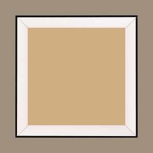 Cadre bois profil arrondi en pente plongeant largeur 2.4cm couleur crème satiné,veine du bois  apparent (pin) , angle du cadre extérieur filet noir