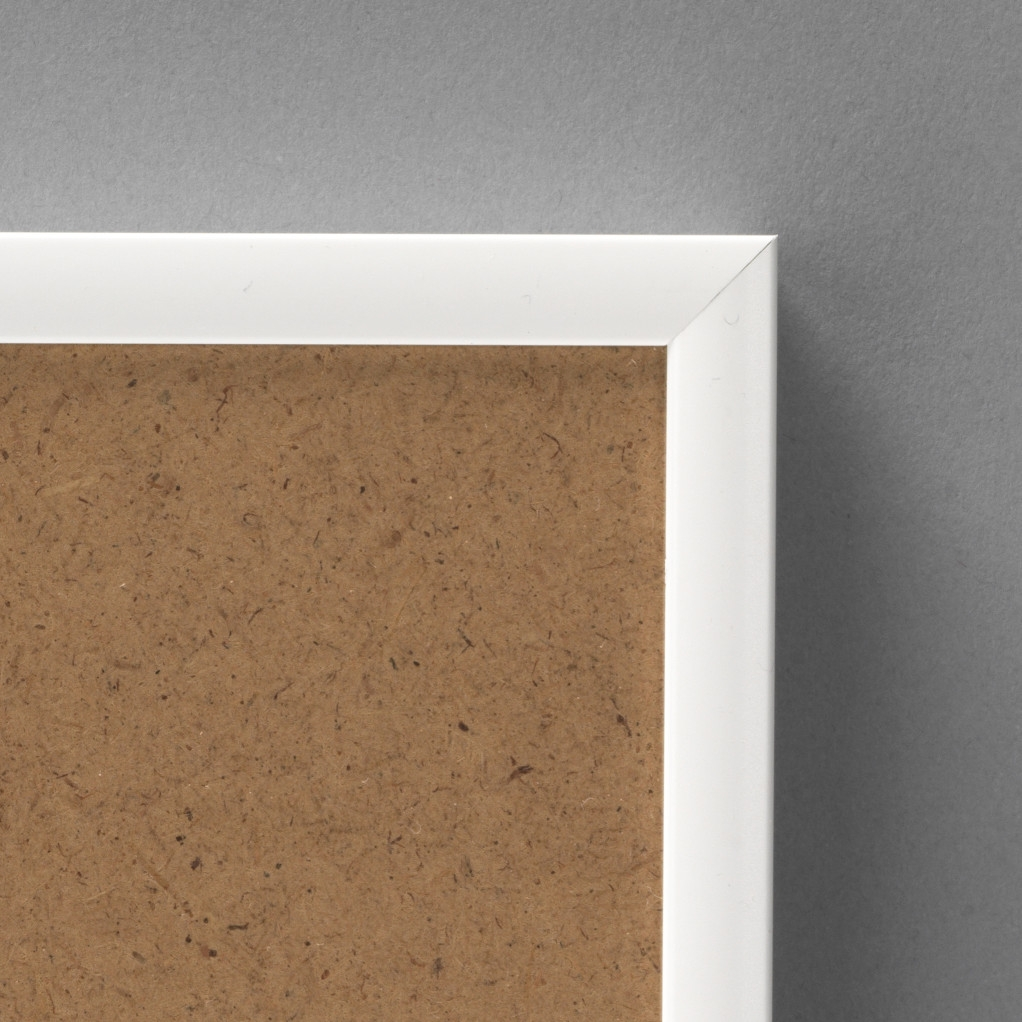 Cadre cadre aluminium dimensions 20x30cm profil méplat de largeur 9mm épaisseur 2,1cm de couleur blanc satiné complet (plexi normal + attache de suspension dans les 2 sens serties dans l'isorel)  tournettes rivetées dans l'isorel pour une mise en place du sujet très rapide et très simple. pouvant aussi se poser sur une table (cravate)  cadre livré unitairement sous film de protection. - 20x30 Cadre cadre aluminium dimensions 20x30cm profil méplat de largeur 9mm épaisseur 2,1cm de couleur blanc satiné complet (plexi normal + attache de suspension dans les 2 sens serties dans l'isorel)  tournettes rivetées dans l'isorel pour une mise en place du sujet très rapide et très simple. pouvant aussi se poser sur une table (cravate)  cadre livré unitairement sous film de protection. - 20x30